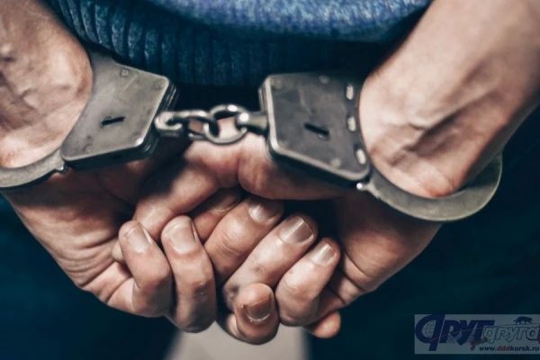 В Курской области мужчина задушил знакомого