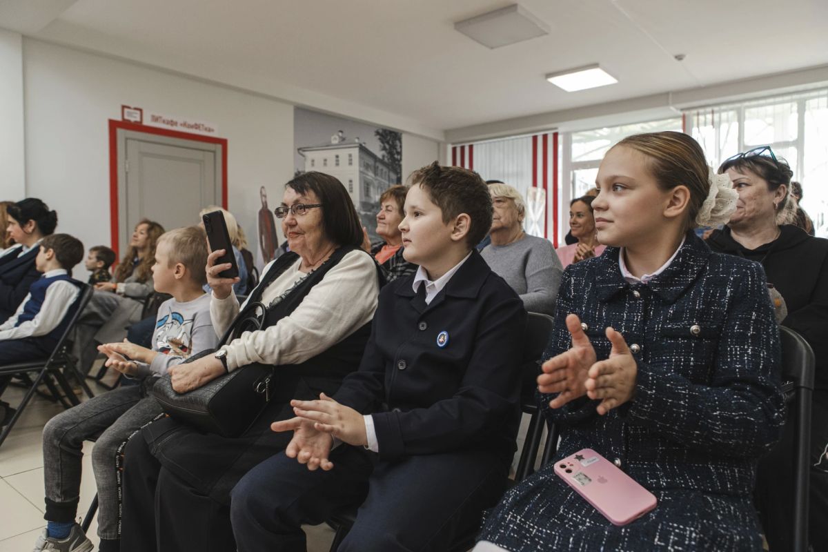 В библиотеке имени Фета прошла литературно-музыкальная встреча «В ритме золотой осени» В библиотеке имени Фета прошла литературно-музыкальная встреча «В ритме золотой осени»