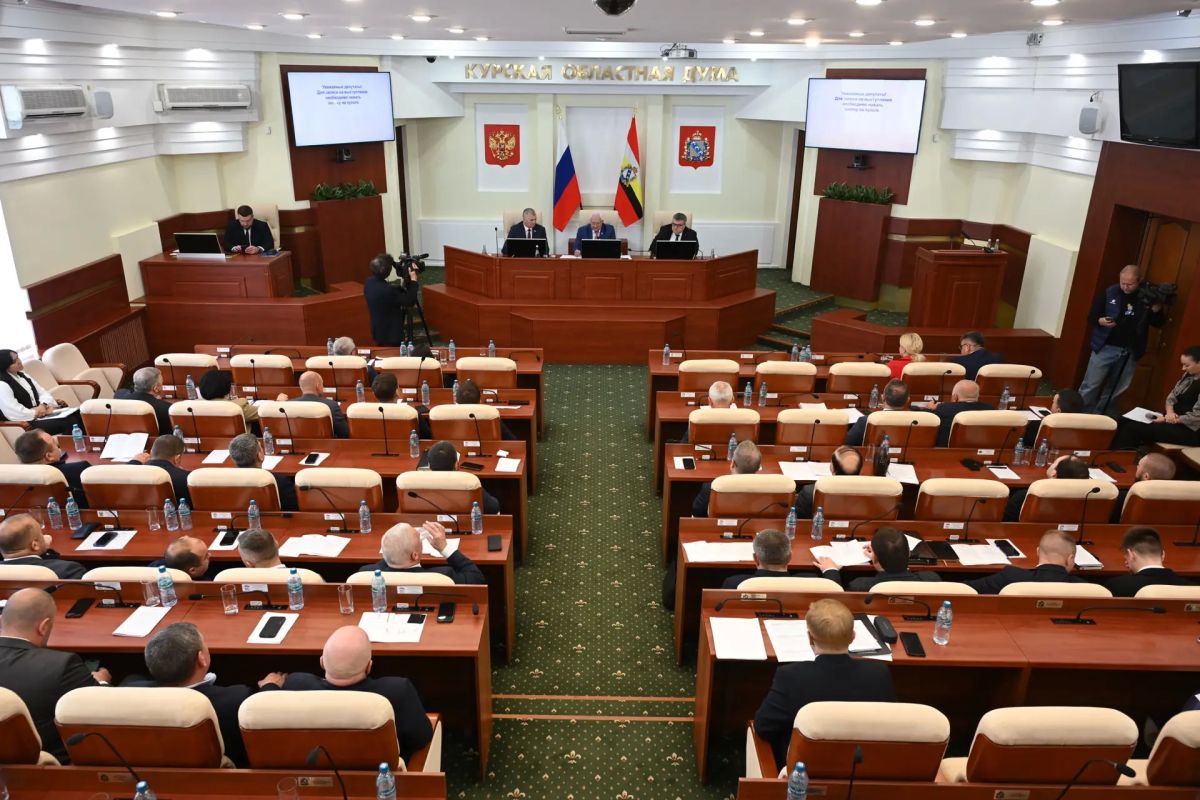 Председатель Курского облизбиркома Евгений Черкашин открыл первое заседание Курской областной Думы восьмого созыва Председатель Курского облизбиркома Евгений Черкашин открыл первое заседание Курской областной Думы восьмого созыва
