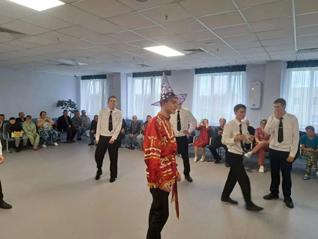 В Букреевском доме состоялся яркий осенний бал — одно из ключевых событий декады пожилых людей В Букреевском доме состоялся яркий осенний бал — одно из ключевых событий декады пожилых людей