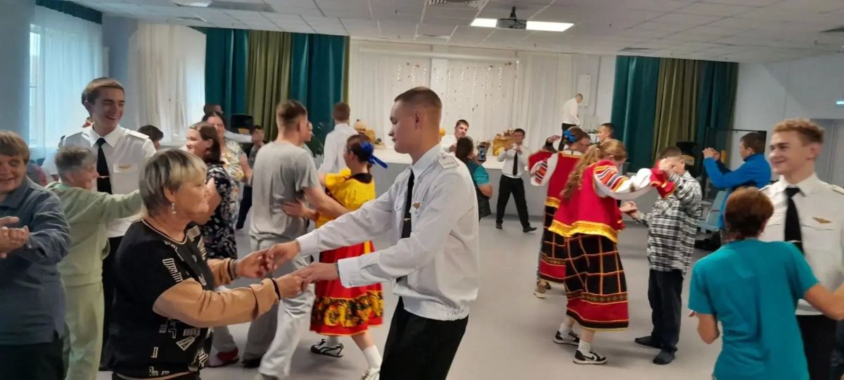 В Букреевском доме состоялся яркий осенний бал — одно из ключевых событий декады пожилых людей В Букреевском доме состоялся яркий осенний бал — одно из ключевых событий декады пожилых людей