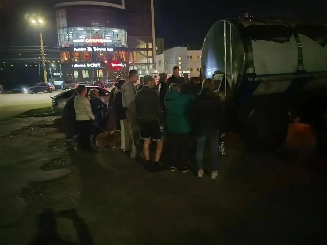 Для жителей домов в Сеймском округе Курска организовали подвоз воды Для жителей домов в Сеймском округе Курска организовали подвоз воды