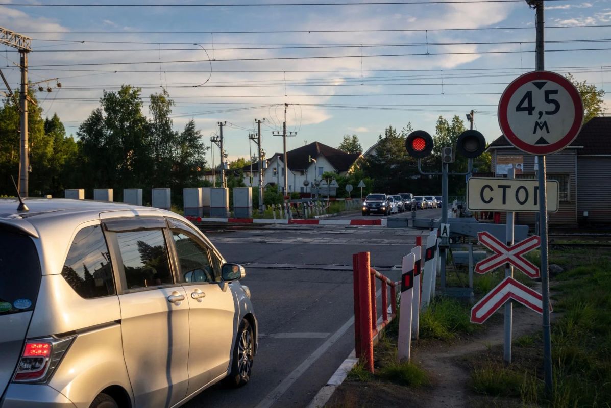Движение автомобилей через железнодорожный переезд в поселке Поныри закрыто с 9:00 до 17:00 9 октября