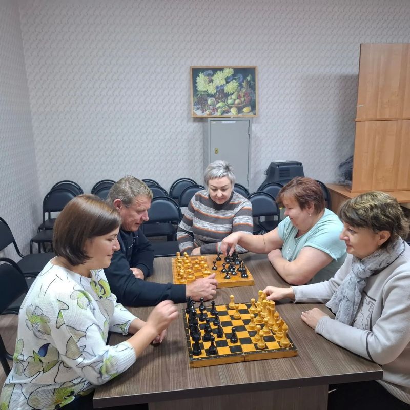 В декаду пожилого человека на базе межрайонного центра социального обслуживания Железногорского района прошел шахматный турнир «Игра королей» В декаду пожилого человека на базе межрайонного центра социального обслуживания Железногорского района прошел шахматный турнир «Игра королей»