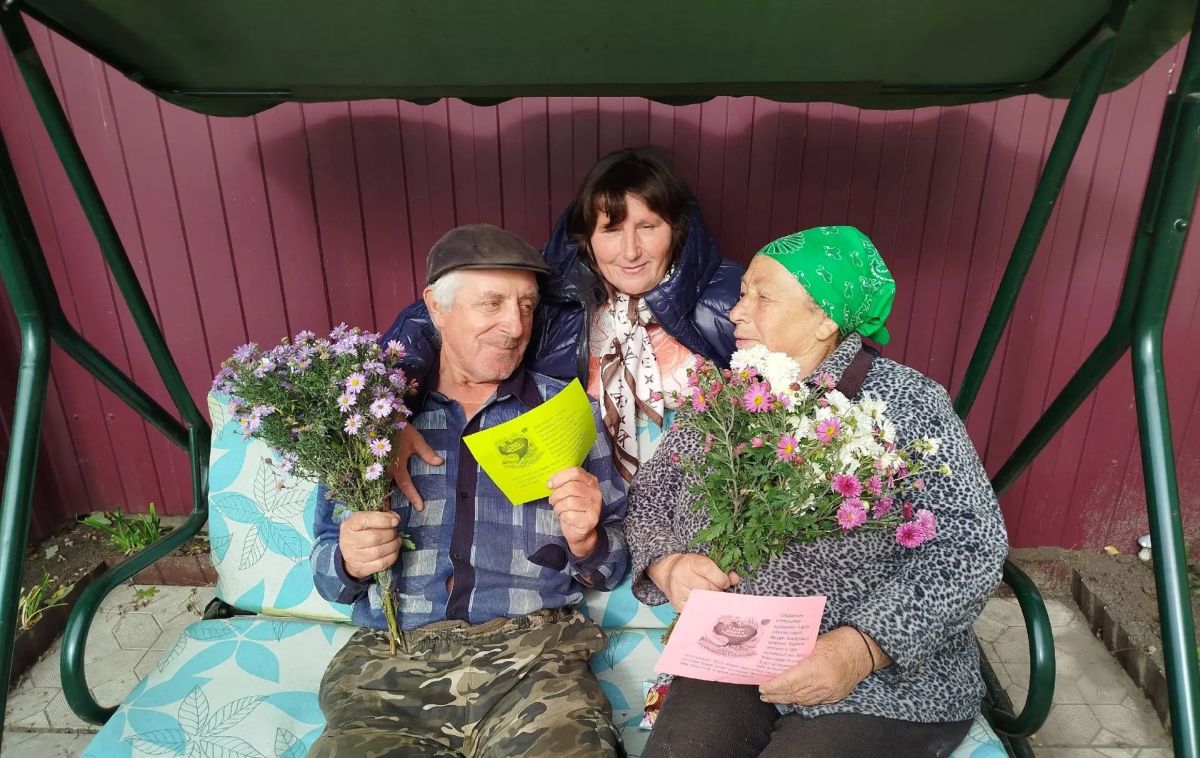 Есть в октябре замечательный и добрый праздник – День пожилых людей, праздник мудрости и добра! Есть в октябре замечательный и добрый праздник – День пожилых людей, праздник мудрости и добра!