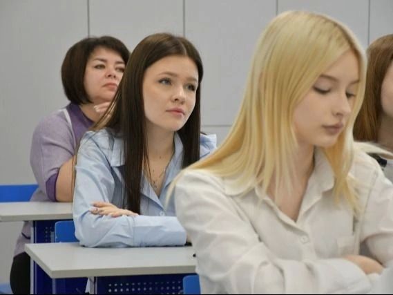 В школе №4 для обучающихся 9 класса прошёл необычный и вдохновляющий классный час под названием «Фехтовальная дорожка - путь длиною в жизнь» В школе №4 для обучающихся 9 класса прошёл необычный и вдохновляющий классный час под названием «Фехтовальная дорожка - путь длиною в жизнь»