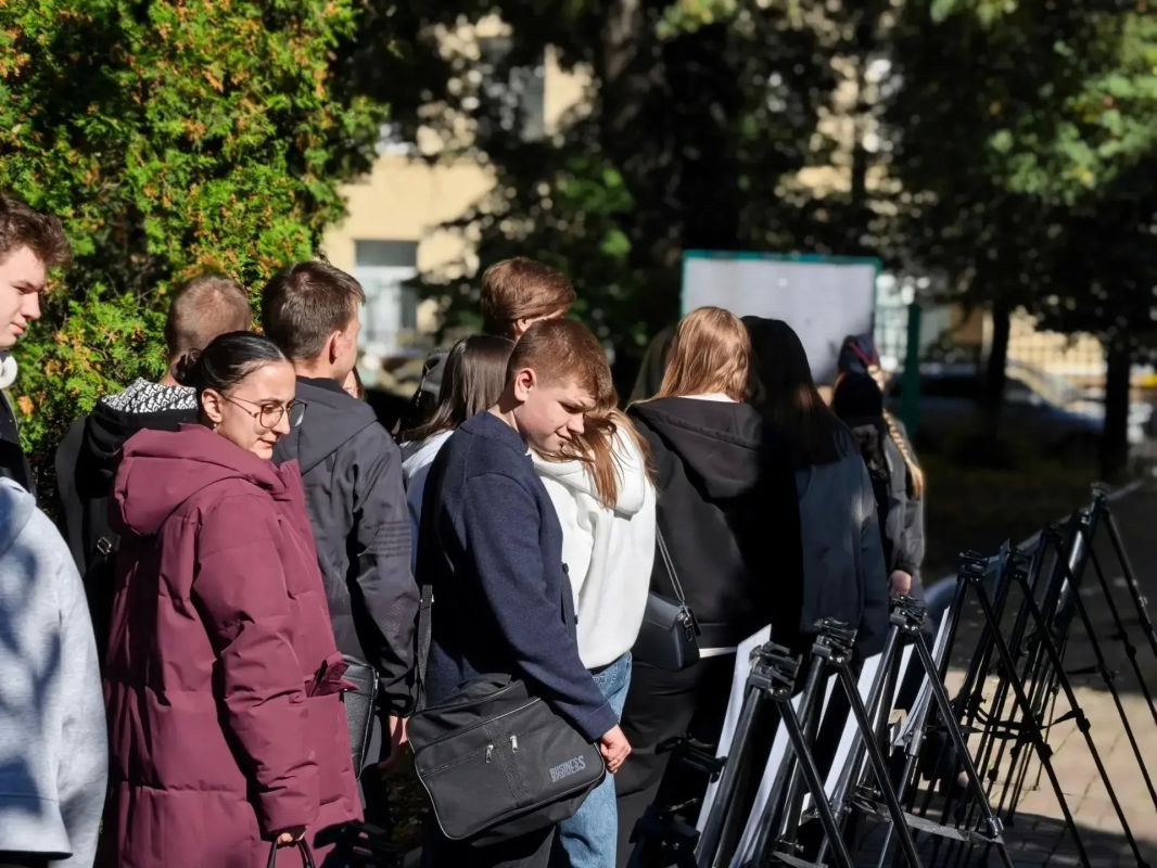 Курские школьники узнали о Трутовском через передвижную арт-галерею Курские школьники узнали о Трутовском через передвижную арт-галерею