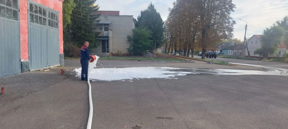 В рамках Всероссийской недели профориентации учащиеся 9 «А» класса Фатежской школы №1 посетили пожарную часть №45 города Фатежа, где приняли участие в увлекательной и познавательной экскурсии В рамках Всероссийской недели профориентации учащиеся 9 «А» класса Фатежской школы №1 посетили пожарную часть №45 города Фатежа, где приняли участие в увлекательной и познавательной экскурсии