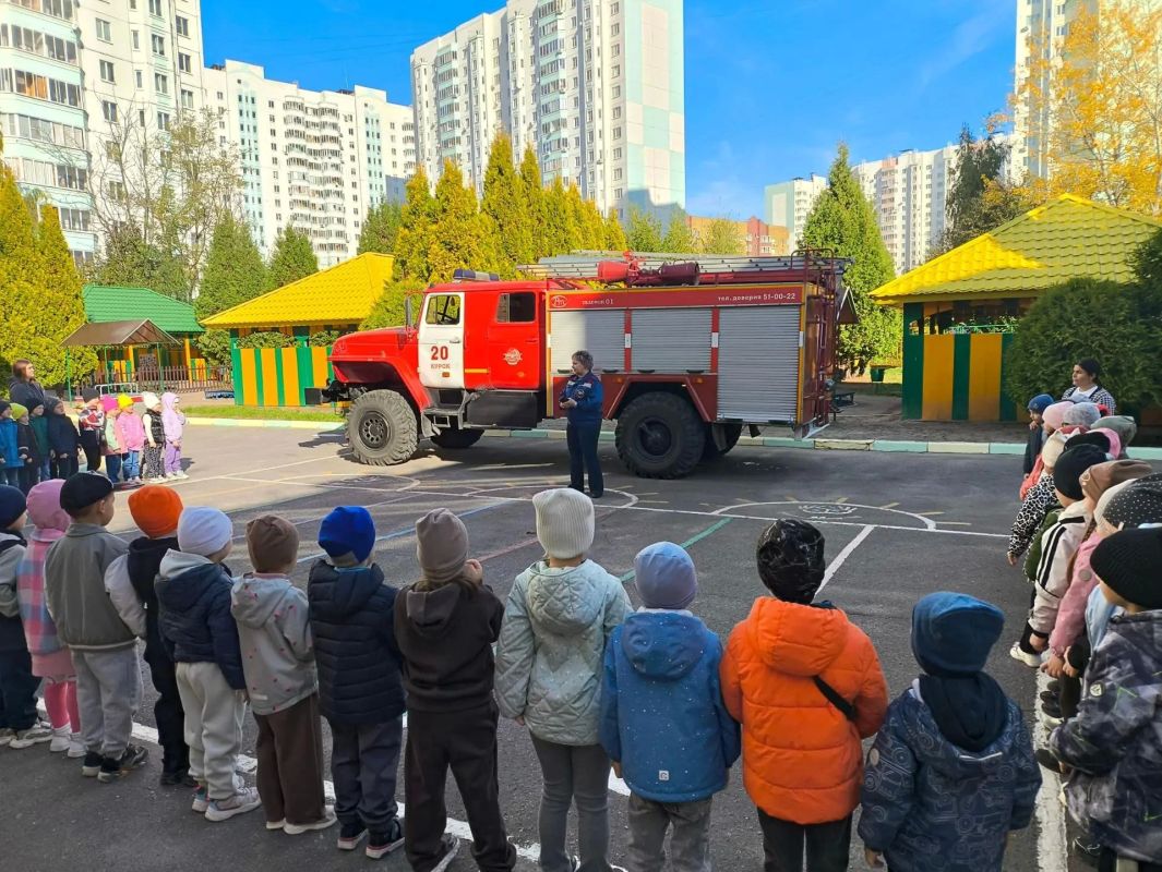В детский сад №4 приехали огнеборцы