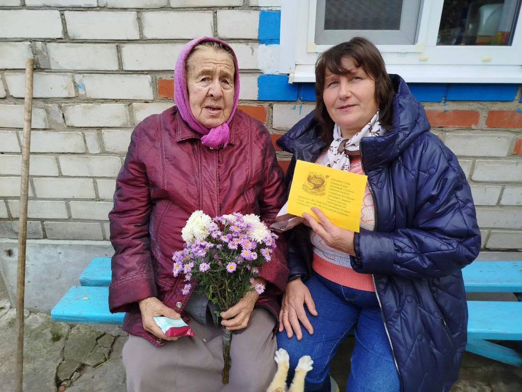 Есть в октябре замечательный и добрый праздник – День пожилых людей, праздник мудрости и добра! Есть в октябре замечательный и добрый праздник – День пожилых людей, праздник мудрости и добра!