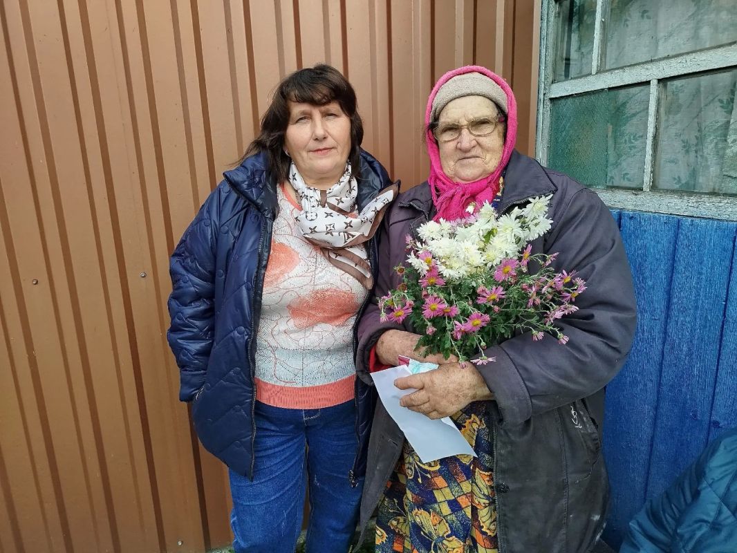 Есть в октябре замечательный и добрый праздник – День пожилых людей, праздник мудрости и добра! Есть в октябре замечательный и добрый праздник – День пожилых людей, праздник мудрости и добра!