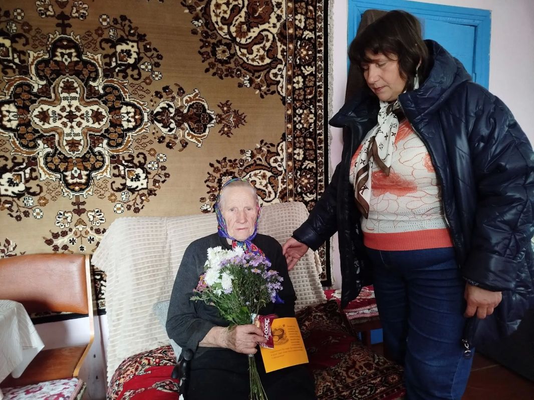 Есть в октябре замечательный и добрый праздник – День пожилых людей, праздник мудрости и добра! Есть в октябре замечательный и добрый праздник – День пожилых людей, праздник мудрости и добра!