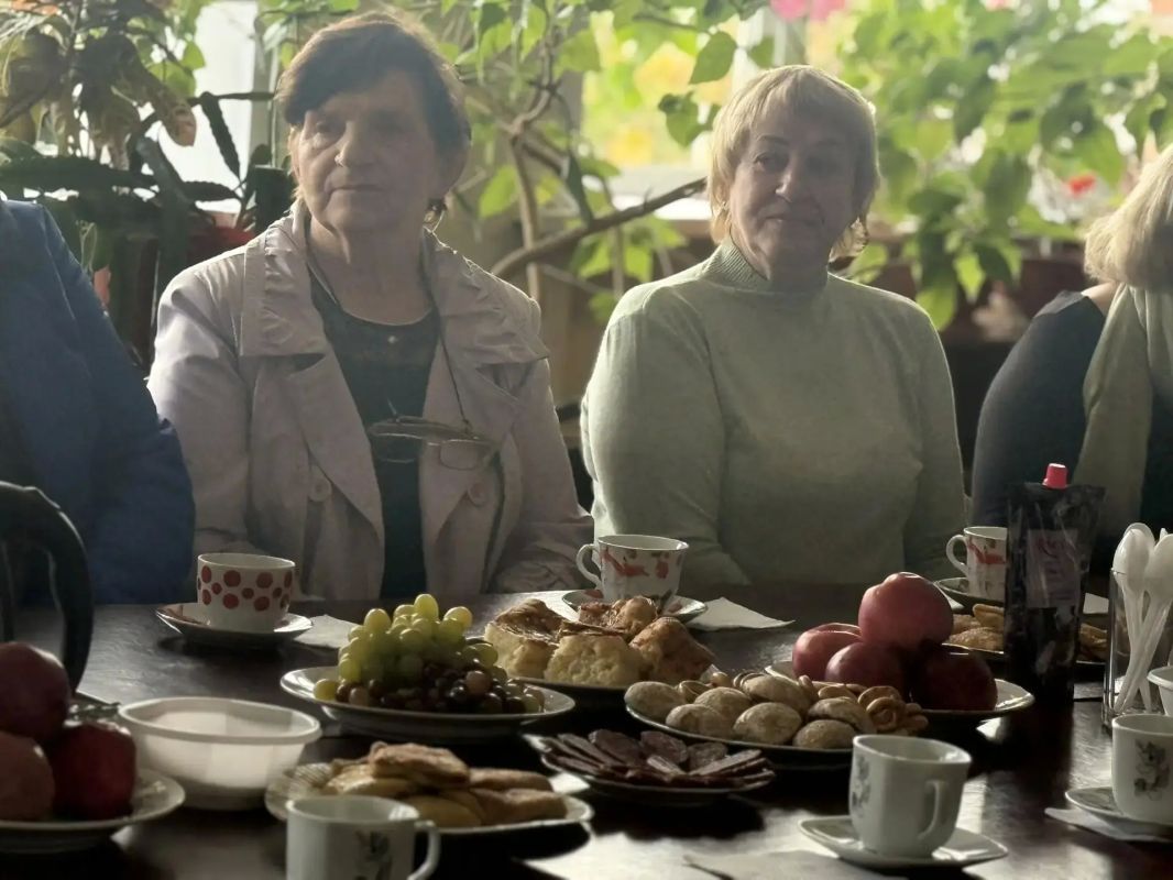 В стенах нашей библиотеки, в рамках декады пожилого человека, прошло душевное событие, посвященное традиционному чаепитию В стенах нашей библиотеки, в рамках декады пожилого человека, прошло душевное событие, посвященное традиционному чаепитию