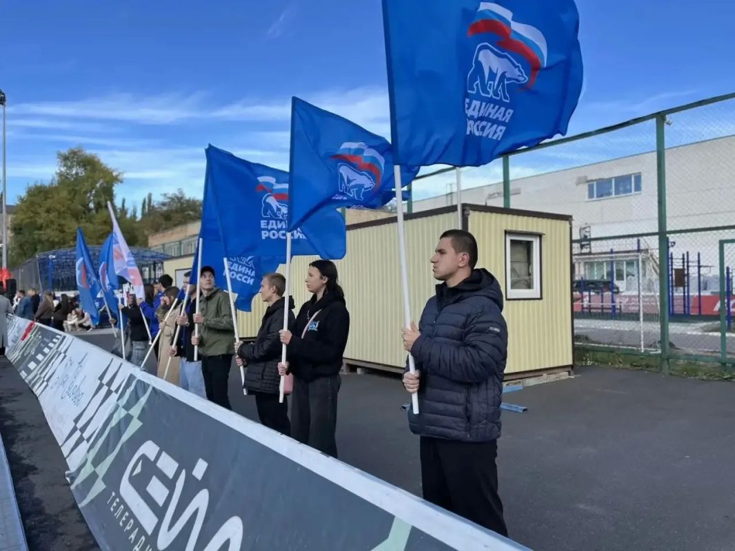 Политики и журналисты разыграли футбольный кубок Политики и журналисты разыграли футбольный кубок