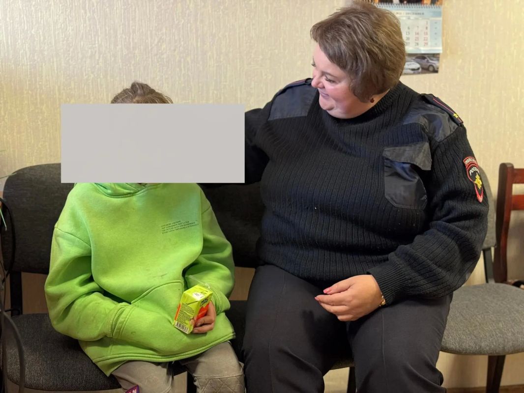 Полицейские нашли 8-летнюю девочку, гулявшую на улице без присмотра