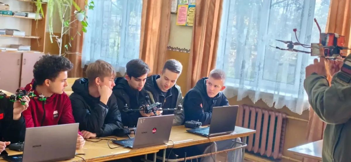 К управлению — готовы!. Проект «Асс пилотажа» продолжает знакомить молодёжь Курской области с миром беспилотной авиации