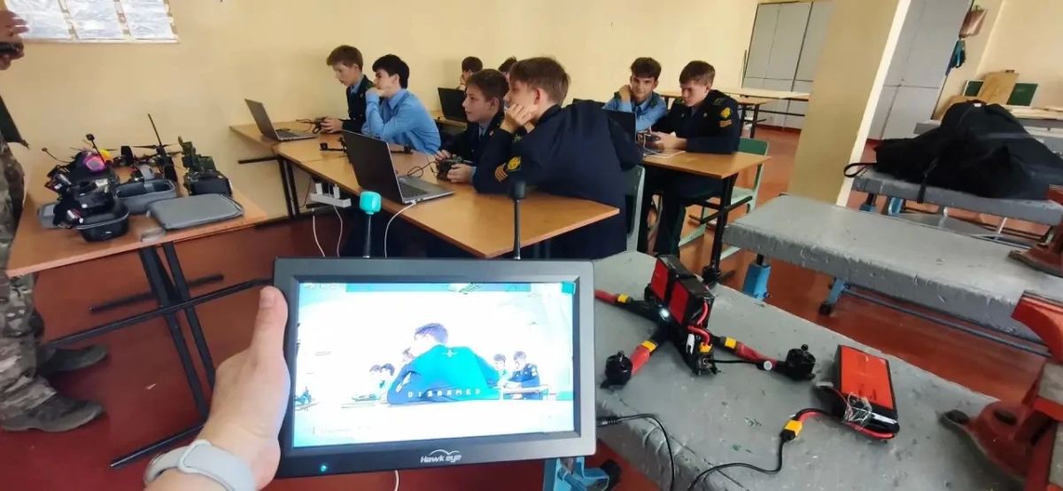 К управлению — готовы!. Проект «Асс пилотажа» продолжает знакомить молодёжь Курской области с миром беспилотной авиации К управлению — готовы!. Проект «Асс пилотажа» продолжает знакомить молодёжь Курской области с миром беспилотной авиации