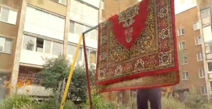 Шторы-висюльки, хрусталь и сервант: детали советского дома, которые возвращают в детство