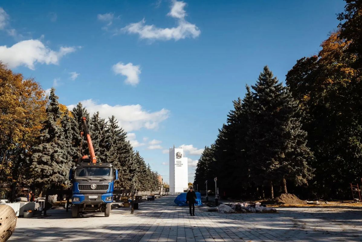 В парк «Курская сказка» привезли первые аттракционы В парк «Курская сказка» привезли первые аттракционы