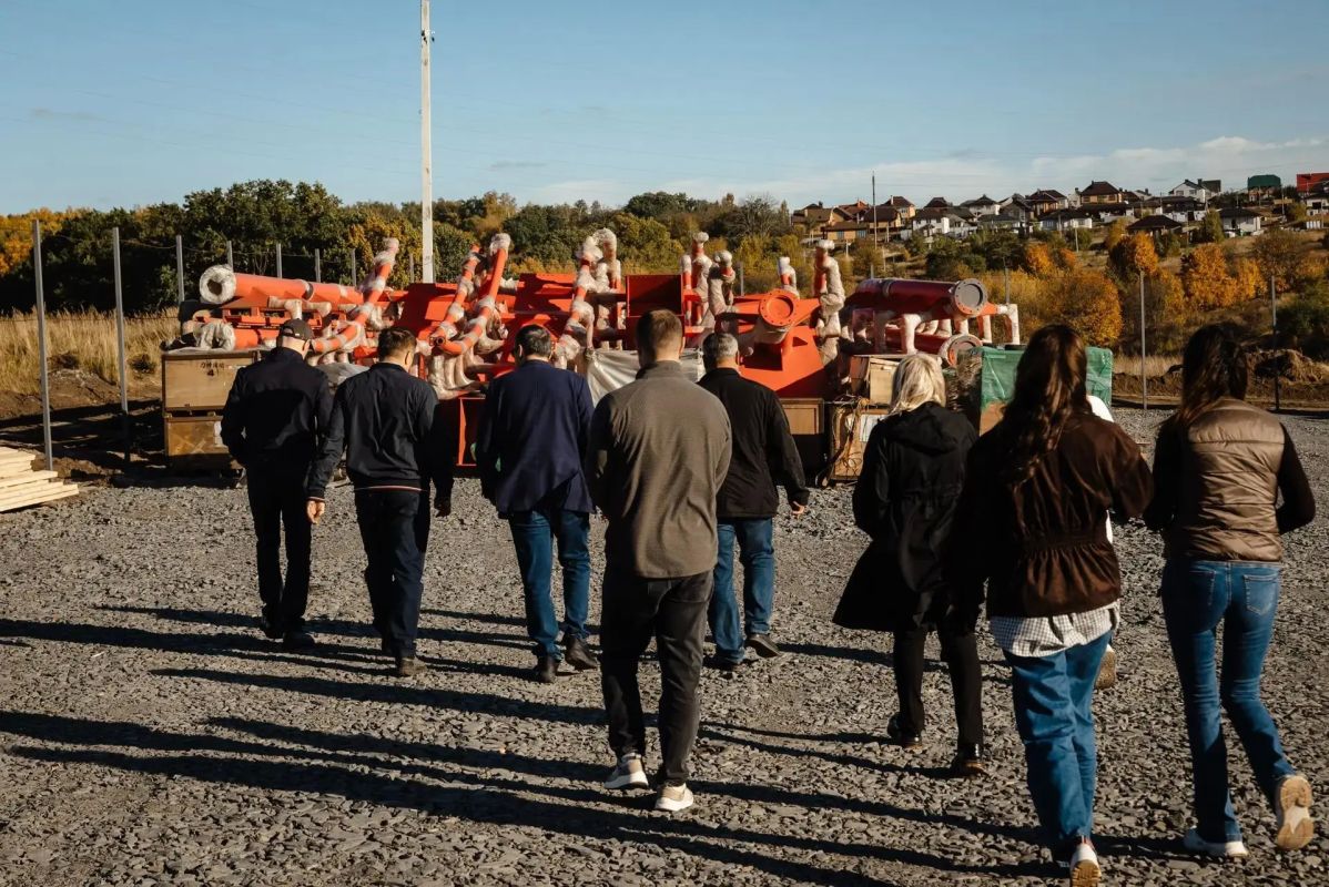 В парк «Курская сказка» привезли первые аттракционы В парк «Курская сказка» привезли первые аттракционы