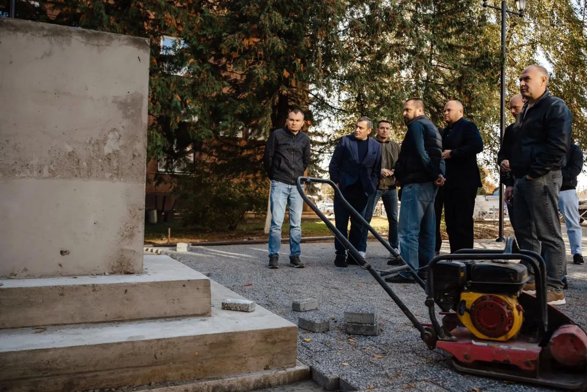 В парк «Курская сказка» привезли первые аттракционы В парк «Курская сказка» привезли первые аттракционы