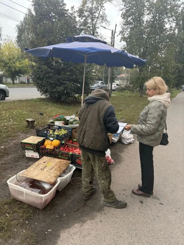 Сотрудники администраций округов организуют рейды по выявлению и пресечению несанкционированной торговли Сотрудники администраций округов организуют рейды по выявлению и пресечению несанкционированной торговли