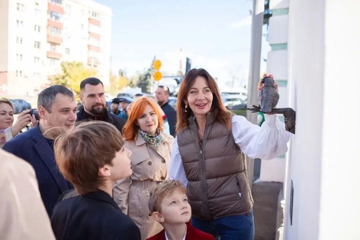 В Курске установлен первый из 8 эксклюзивных соловьев из бронзы В Курске установлен первый из 8 эксклюзивных соловьев из бронзы