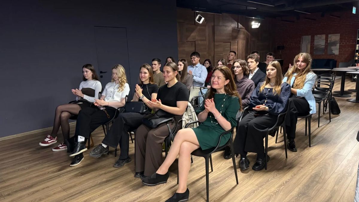 В Москве встретились студенты и молодёжь Курской области В Москве встретились студенты и молодёжь Курской области