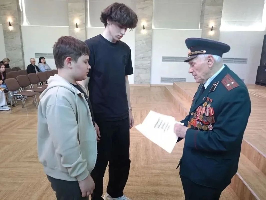 В рамках рубрики «Исторический багаж» рассказываем вам о том, что свой 90-летний юбилей отмечает Николай Дмитриевич Ремизов – председатель первичной ветеранской организации микрорайона №1 при гимназии №1, краевед, публицист... В рамках рубрики «Исторический багаж» рассказываем вам о том, что свой 90-летний юбилей отмечает Николай Дмитриевич Ремизов – председатель первичной ветеранской организации микрорайона №1 при гимназии №1, краевед, публицист...