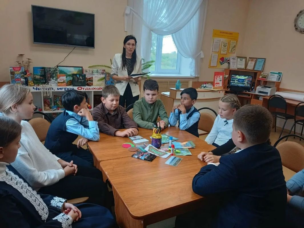 Сотрудники Лебяженской и Черёмушкинской библиотек провели для учащихся младших классов познавательную программу «Курский край — гордость моя»
