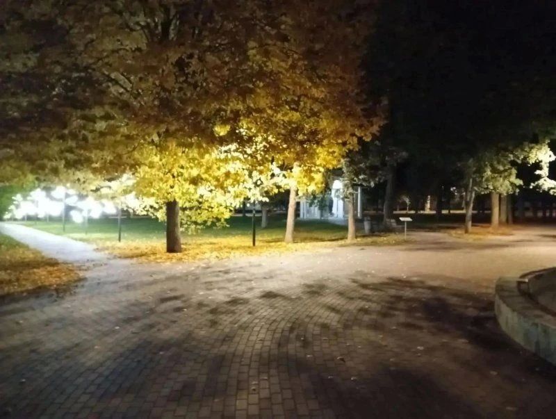 В Курске восстановили освещение в парке Железнодорожников