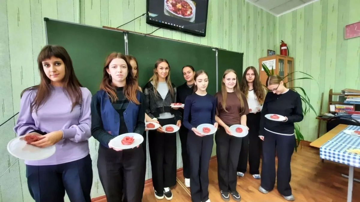 В Фатежский филиал Дмитриевского агротехнологического колледжа на экскурсию пришли учащиеся девятых классов Фатежской школы №2 вместе с их классными руководителями В Фатежский филиал Дмитриевского агротехнологического колледжа на экскурсию пришли учащиеся девятых классов Фатежской школы №2 вместе с их классными руководителями