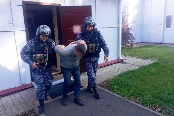 В Курской области мужчина напал с ножом на отдыхающего в заведении
