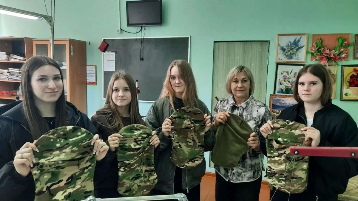 В Фатежский филиал Дмитриевского агротехнологического колледжа на экскурсию пришли учащиеся девятых классов Фатежской школы №2 вместе с их классными руководителями В Фатежский филиал Дмитриевского агротехнологического колледжа на экскурсию пришли учащиеся девятых классов Фатежской школы №2 вместе с их классными руководителями
