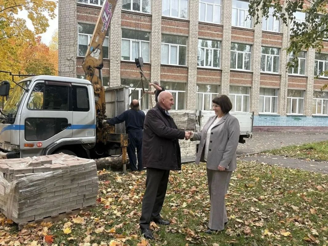 Школьный двор обновят долговечным материалом Школьный двор обновят долговечным материалом