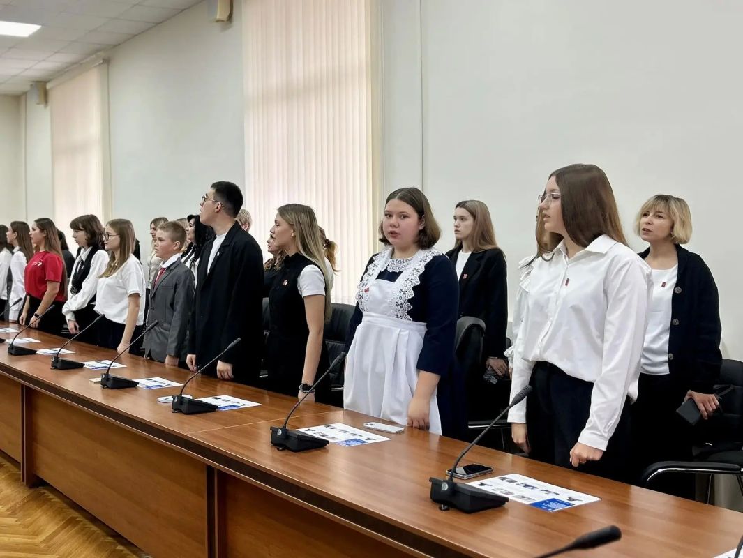 В Курске избрали председателя Совета регионального отделения «Движения Первых» В Курске избрали председателя Совета регионального отделения «Движения Первых»
