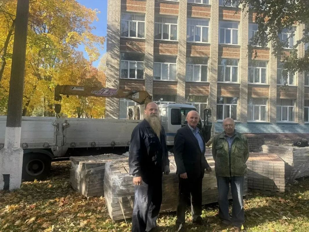 Школьный двор обновят долговечным материалом Школьный двор обновят долговечным материалом