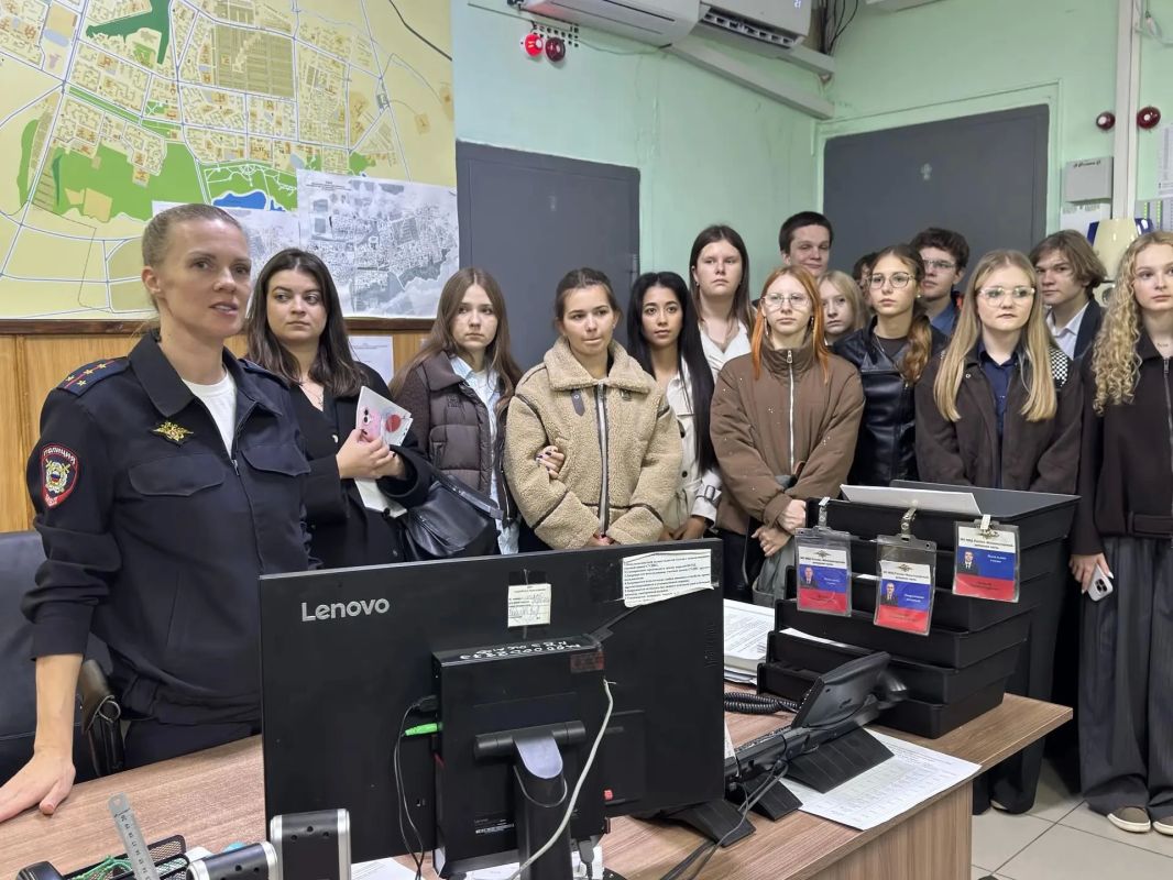 В Железногорске десятиклассники встретились с начальником полиции В Железногорске десятиклассники встретились с начальником полиции