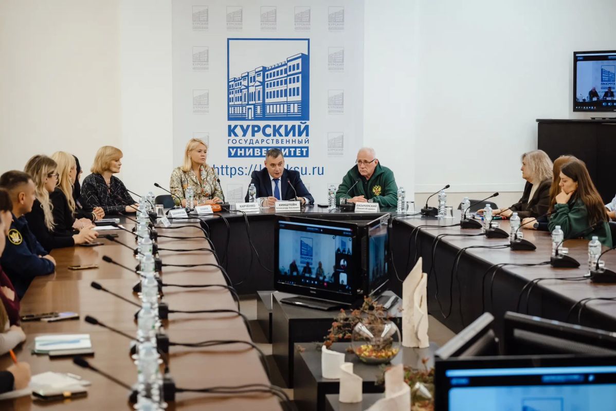 Александр Хинштейн: Сегодня дал старт обучающему семинару для педагогов-психологов, классных руководителей и специалистов, которые работают с детьми с психологическими травмами, в частности — утратой