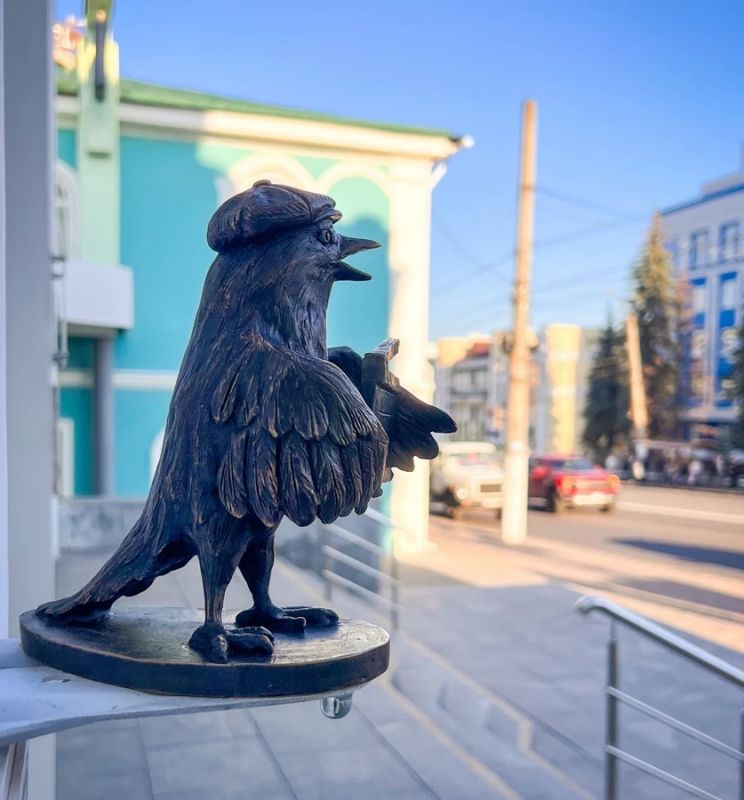 Восемь мини-скульптур соловьев появились на улицах Курска Восемь мини-скульптур соловьев появились на улицах Курска