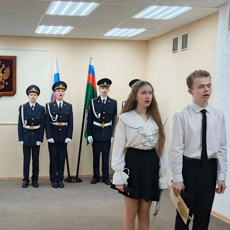 В Курске в школе №42 появились первые кадеты следственного комитета В Курске в школе №42 появились первые кадеты следственного комитета