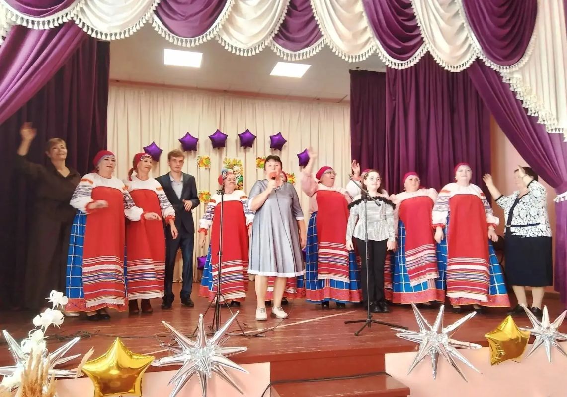 Касторенские единороссы чествовали старших земляков
