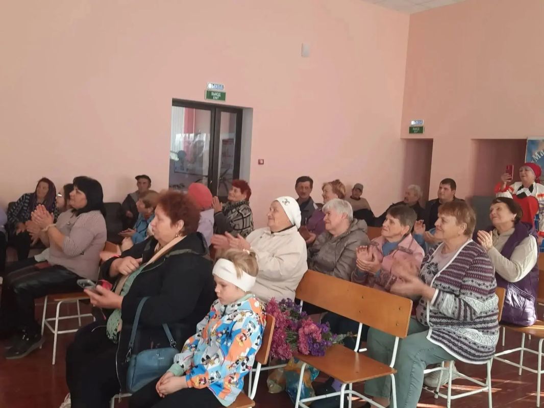 Касторенские единороссы чествовали старших земляков Касторенские единороссы чествовали старших земляков