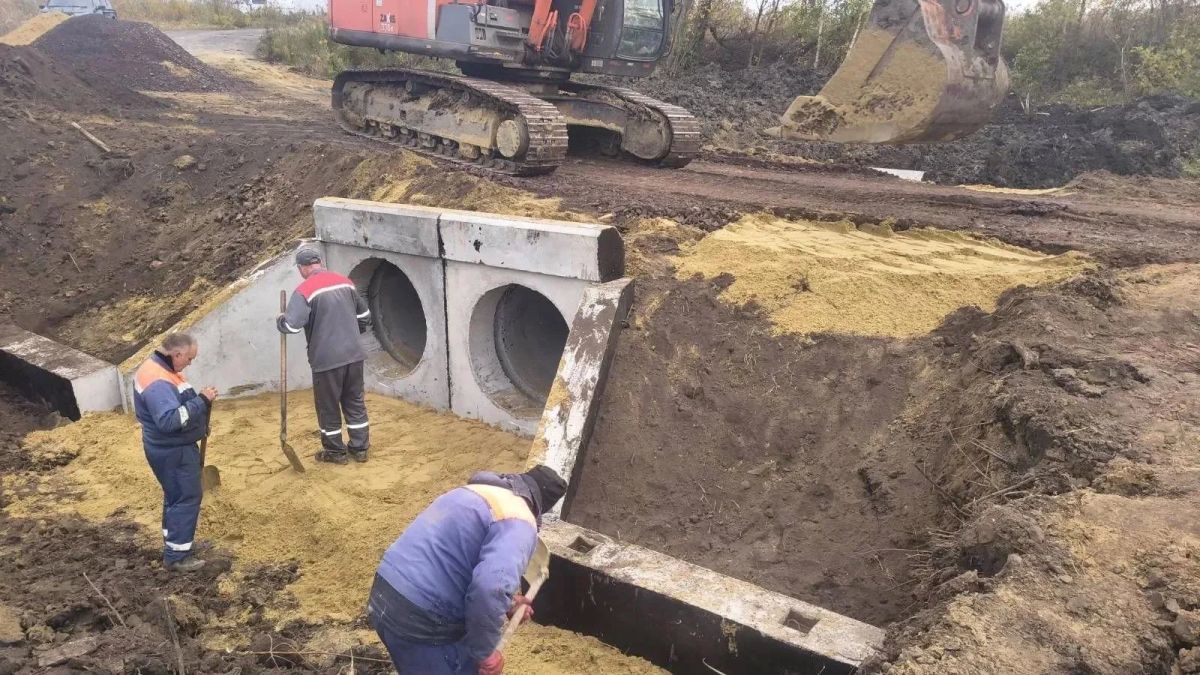 В Курской области до конца 2026 года планируют дополнительно отремонтировать 10,7 км региональных автодорог и мост через ручей В Курской области до конца 2026 года планируют дополнительно отремонтировать 10,7 км региональных автодорог и мост через ручей