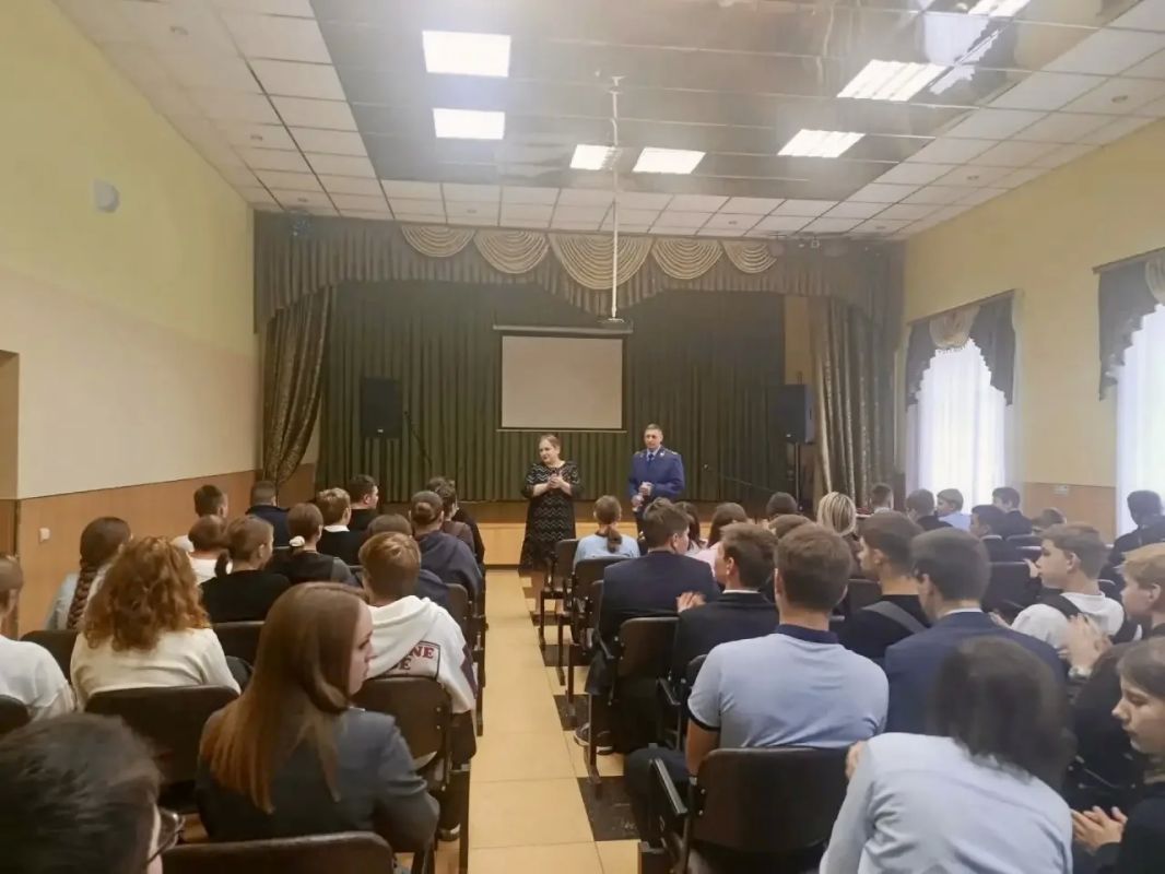 Прокурор Поныровского района рассказал школьникам о профессии прокурора