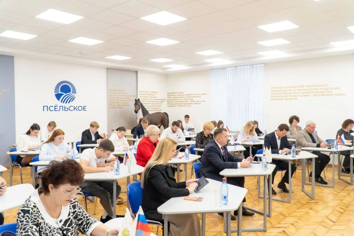 Сотрудники УФК по Курской области приняли участие во Всероссийском экономическом диктанте