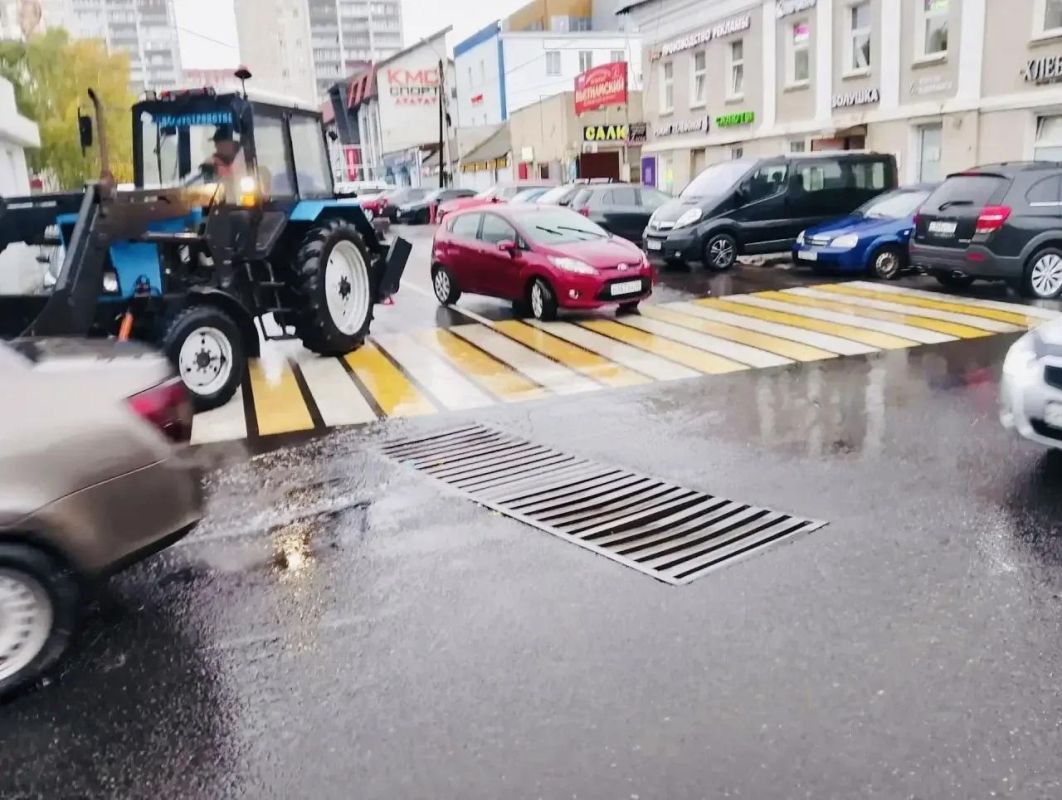 Коммунальщики Курска перешли на усиленный режим уборки города Коммунальщики Курска перешли на усиленный режим уборки города