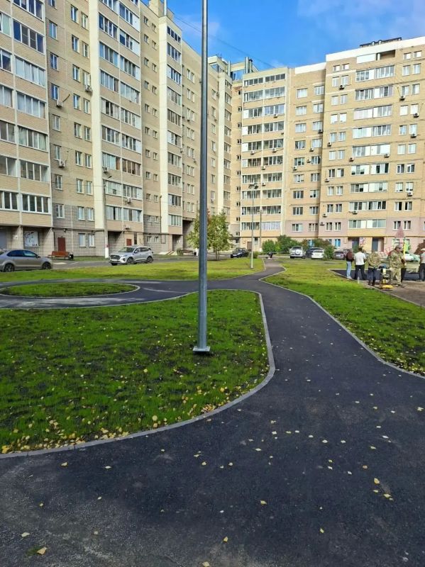 В Железногорске продолжают благоустройство двух дворов и сквера «Воинской славы» В Железногорске продолжают благоустройство двух дворов и сквера «Воинской славы»