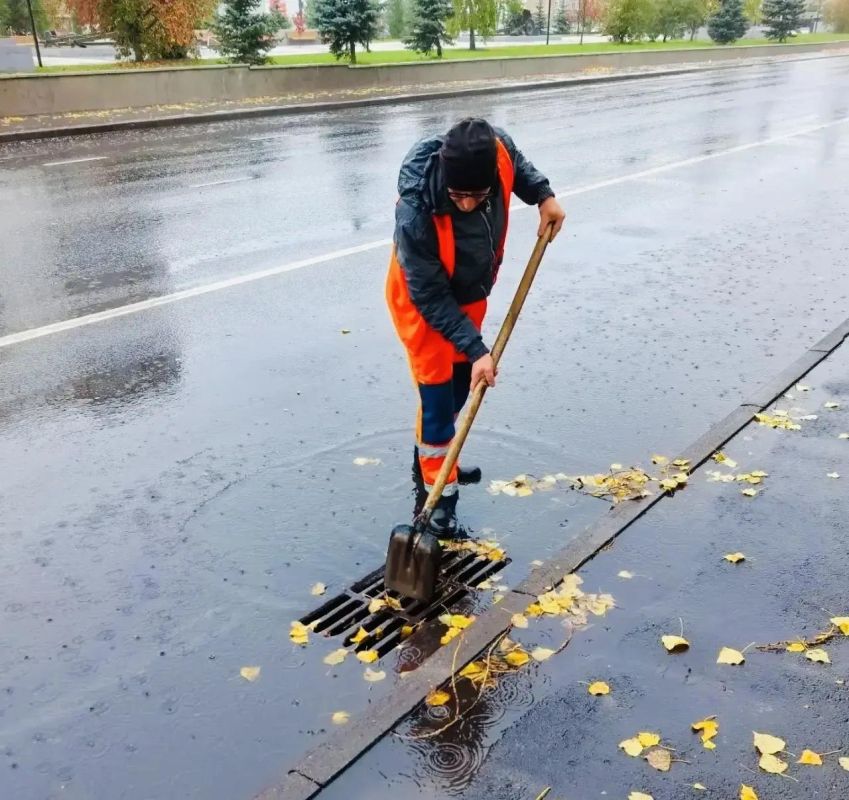 Коммунальщики Курска перешли на усиленный режим уборки города Коммунальщики Курска перешли на усиленный режим уборки города