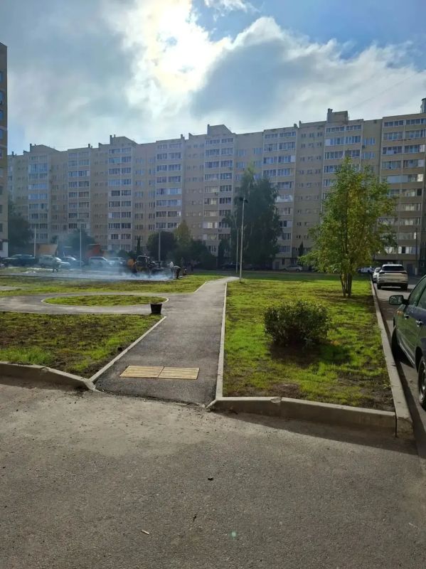 В Железногорске продолжают благоустройство двух дворов и сквера «Воинской славы» В Железногорске продолжают благоустройство двух дворов и сквера «Воинской славы»